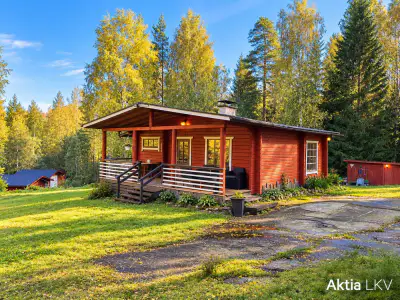 Mökki en rondins ~48 m² + sauna, 3 cabanes d’invités, 1,25 ha (2 parcelles) et ~40 m de rive privée sur le Kerklampi — Sammatti / Lohja — 1