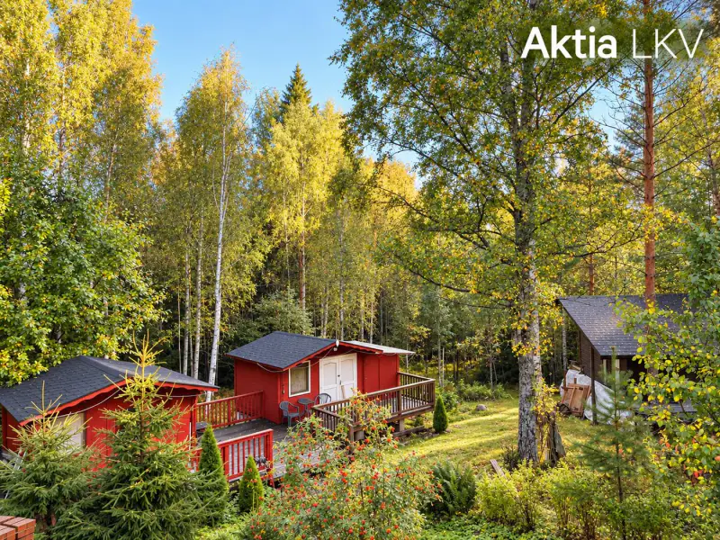 Mökki en rondins ~48 m² + sauna, 3 cabanes d’invités, 1,25 ha (2 parcelles) et ~40 m de rive privée sur le Kerklampi — Sammatti / Lohja — 4
