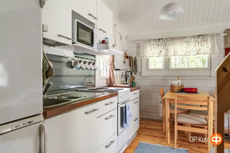Hirsihuvila Kontio ~39 m² + sauna + aitta, rivière, 6 080 m² — Lohja — 6