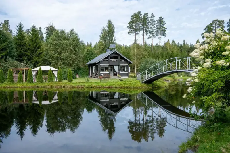 Hirsimökki ~41 m² (2004) + 2 saunas, 3 320 m², Pellavalammi — Loppi — 1