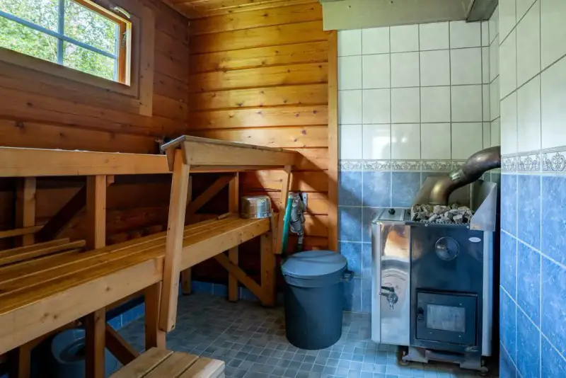 Hirsimökki ~41 m² (2004) + 2 saunas, 3 320 m², Pellavalammi — Loppi — 12