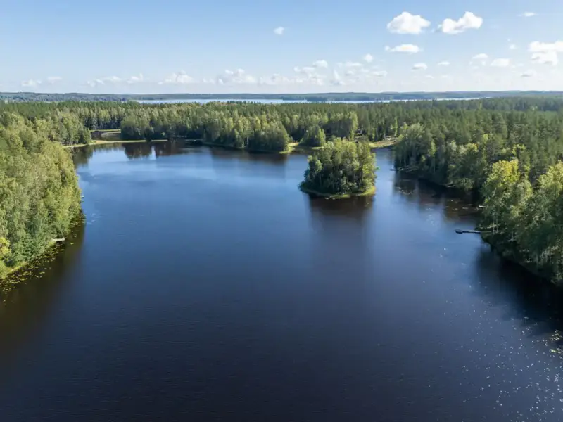 Saunamökki Honka ~25 m², rive Myllyjärvi, 3 500 m² en location — Vojakkala / Loppi — 2