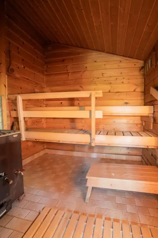 Saunamökki Honka ~25 m², rive Myllyjärvi, 3 500 m² en location — Vojakkala / Loppi — 8