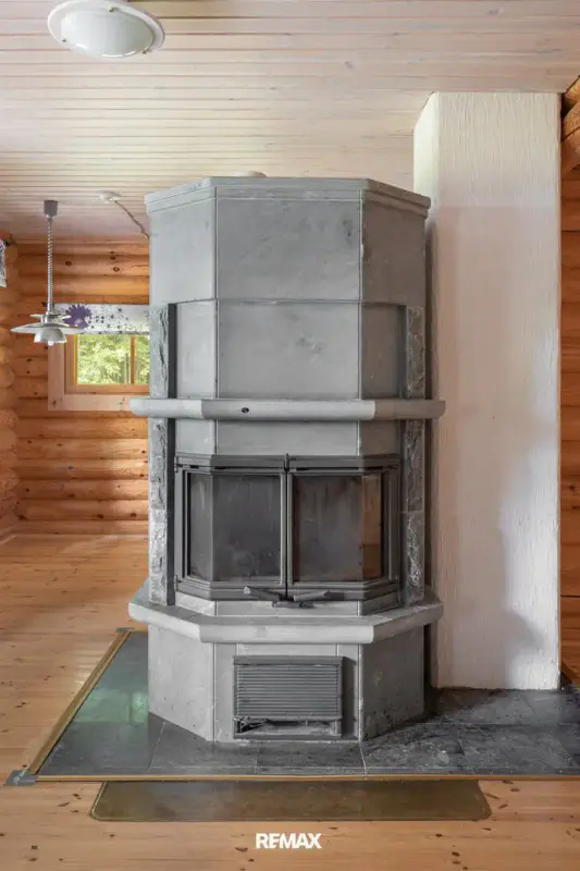 Ensemble en rondins ~73 m² (2005) + sauna-tupa séparé, 6 044 m² et rive sur le Loppijärvi — Loppi — 18