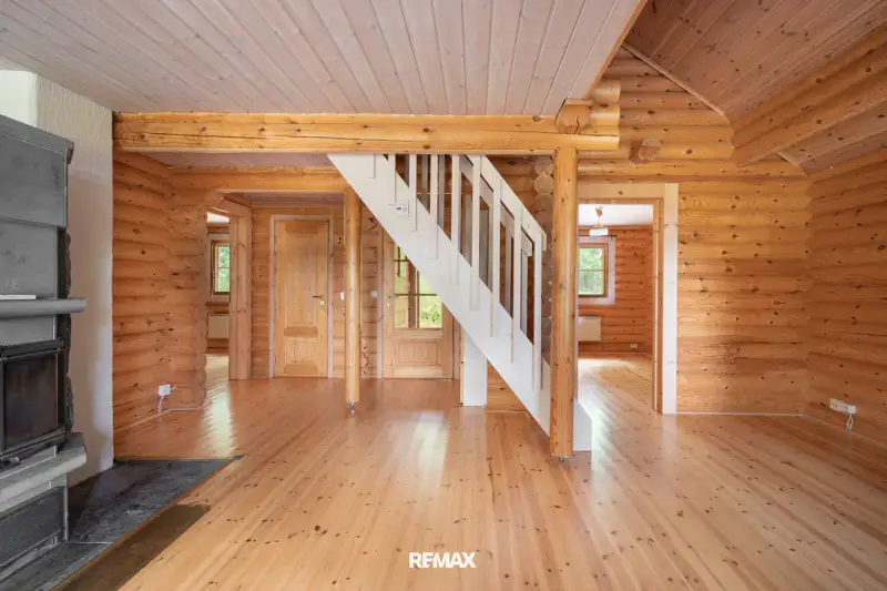Ensemble en rondins ~73 m² (2005) + sauna-tupa séparé, 6 044 m² et rive sur le Loppijärvi — Loppi — 10