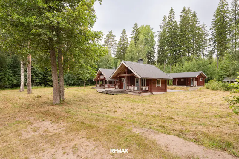Ensemble en rondins ~73 m² (2005) + sauna-tupa séparé, 6 044 m² et rive sur le Loppijärvi — Loppi — 5