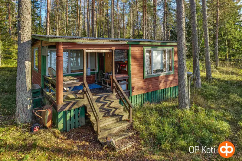 Mökki ~30 m² (1972) + sauna de rive, 2 525 m² et rive ouest — Vainosenjärvi / Kannuskoski — 2