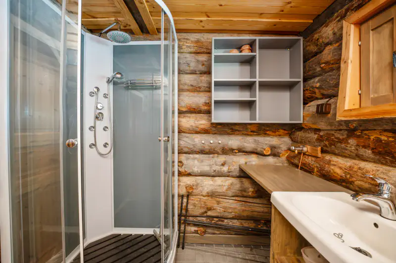 Mökki 2005 + sauna bois, rive Kaijanselkä (~70 m), 7 270 m² — Kolho / Mänttä-Vilppula — 9