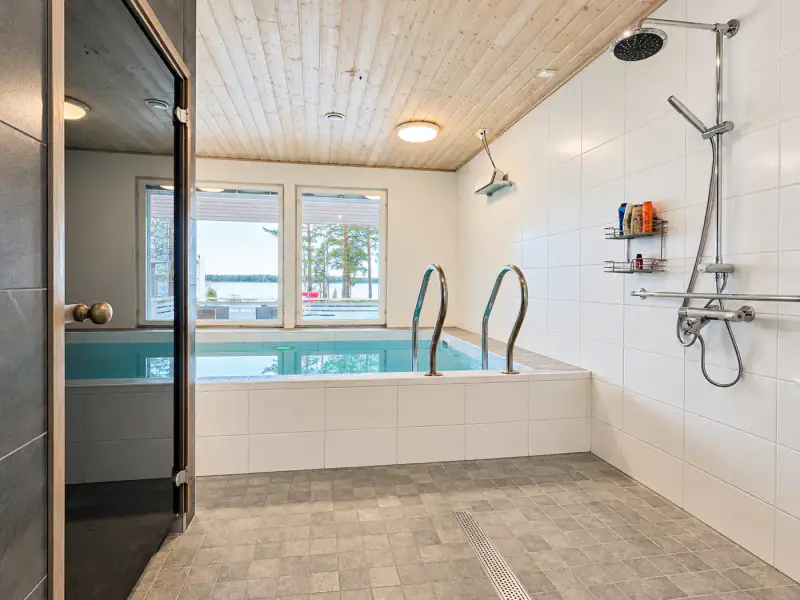 Maison de loisirs 120 m² (2011) avec piscine intérieure + sauna de rive, plage de sable et ponton sur le Pyhävesi, 2 470 m² — Pyhäkoski / Mäntyharju — 16