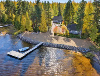 Maison de loisirs 120 m² (2011) avec piscine intérieure + sauna de rive, plage de sable et ponton sur le Pyhävesi, 2 470 m² — Pyhäkoski / Mäntyharju — 1