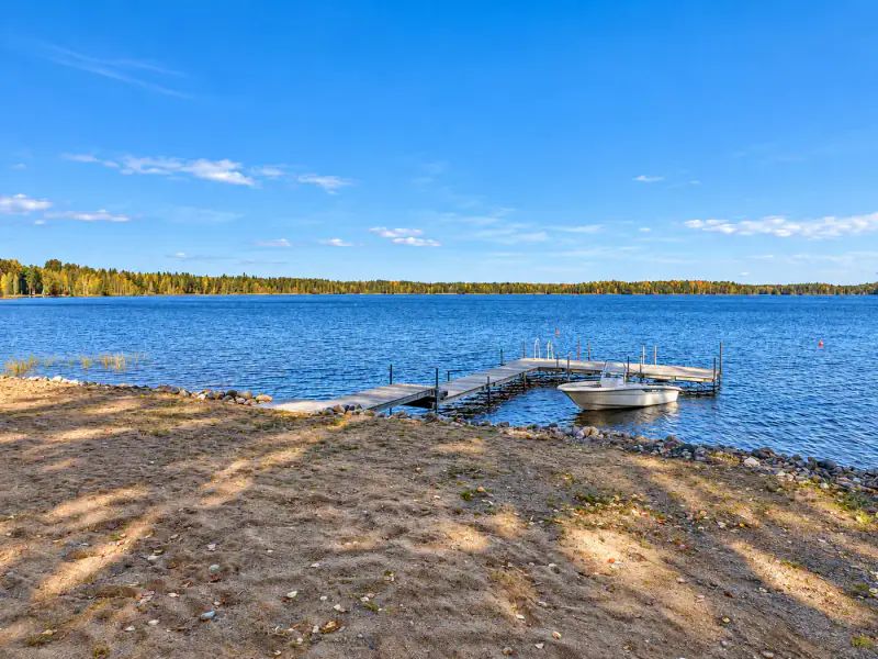 Maison de loisirs 120 m² (2011) avec piscine intérieure + sauna de rive, plage de sable et ponton sur le Pyhävesi, 2 470 m² — Pyhäkoski / Mäntyharju — 3