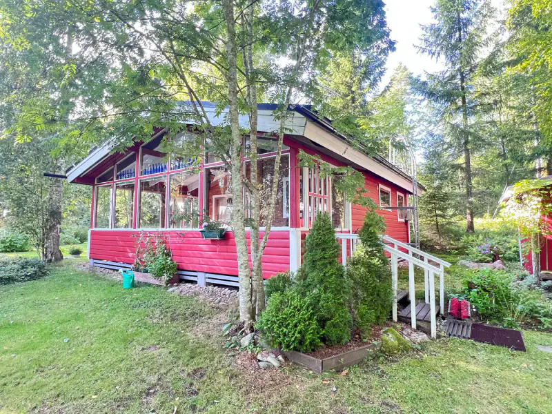 Mökki soigné ~40 m² + sauna, rive Sourlampi, 6 800 m² — Pertunmaa / Mäntyharju — 8