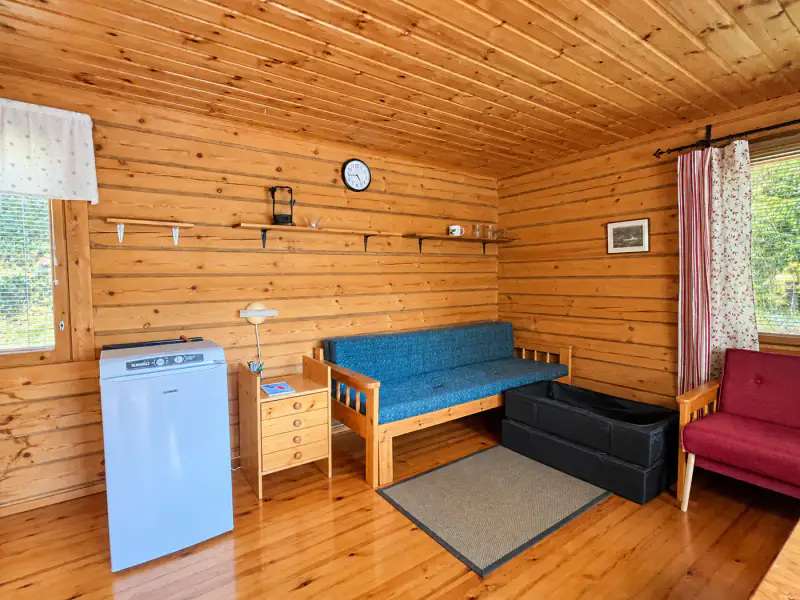 Mökki en rondins ~35 m² (1976) + sauna, 3 950 m² en zone RA (290 m² constructibles) et rive privée sur le Kallavesi — Mäntyharju — 12