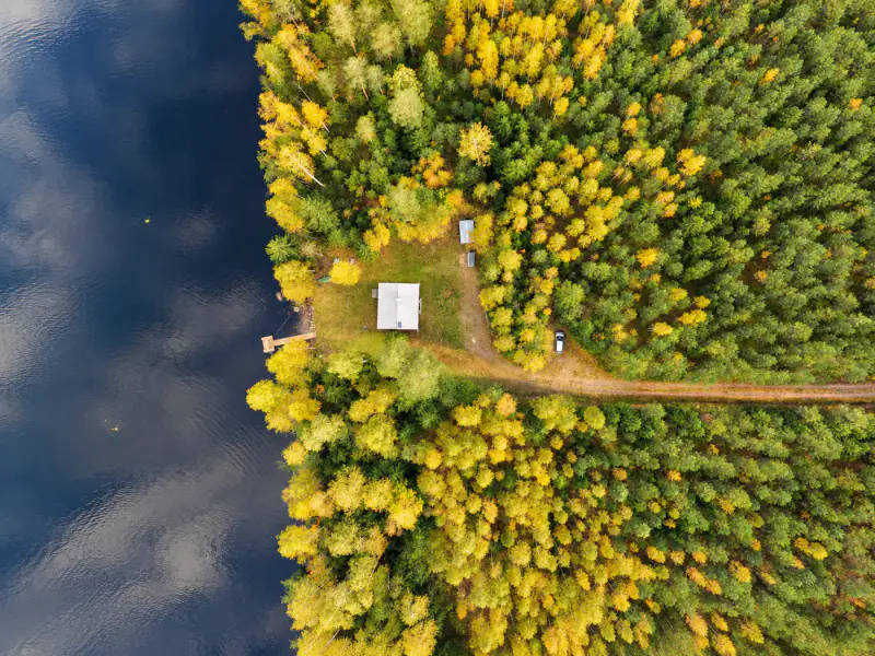 Mökki en rondins ~35 m² (1976) + sauna, 3 950 m² en zone RA (290 m² constructibles) et rive privée sur le Kallavesi — Mäntyharju — 7