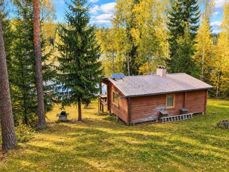 Mökki en rondins ~35 m² (1976) + sauna, 3 950 m² en zone RA (290 m² constructibles) et rive privée sur le Kallavesi — Mäntyharju — 16