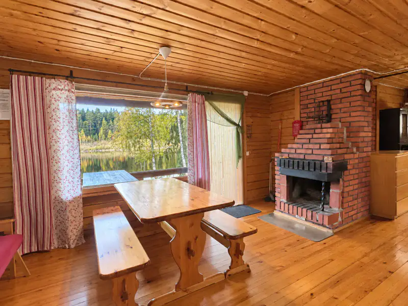 Mökki en rondins ~35 m² (1976) + sauna, 3 950 m² en zone RA (290 m² constructibles) et rive privée sur le Kallavesi — Mäntyharju — 10