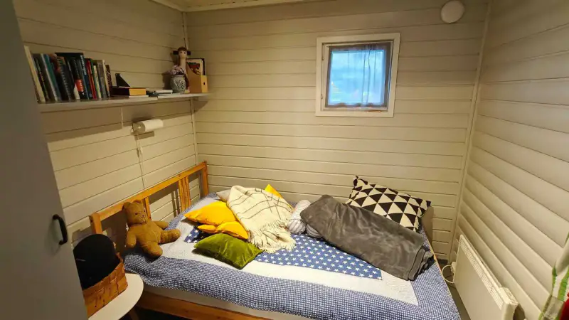 Mökki 57 m² rénové 2019 + sauna bois, Tarhavesi ~50 m, 3 350 m² — Hietaniemi — 18