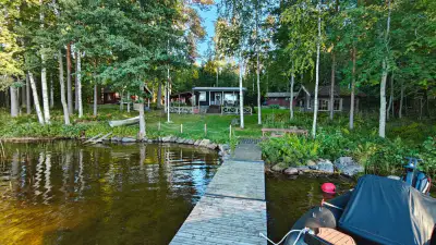 Mökki 57 m² rénové 2019 + sauna bois, Tarhavesi ~50 m, 3 350 m² — Hietaniemi — 1