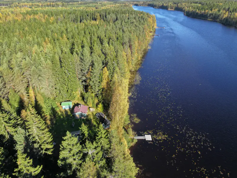 Mökki ~45 m² (1973) + sauna en rondins 1998, 6 800 m² et 125 m de rive sur le Lylys — Joutsjärvi / Mäntyharju — 3