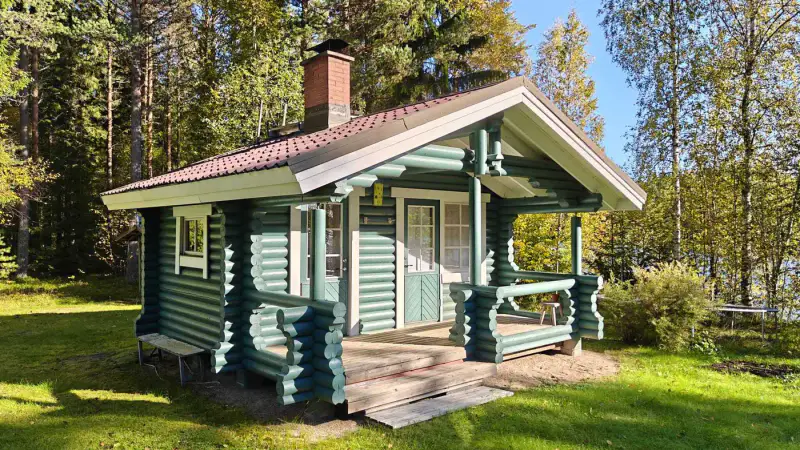Mökki ~45 m² (1973) + sauna en rondins 1998, 6 800 m² et 125 m de rive sur le Lylys — Joutsjärvi / Mäntyharju — 6