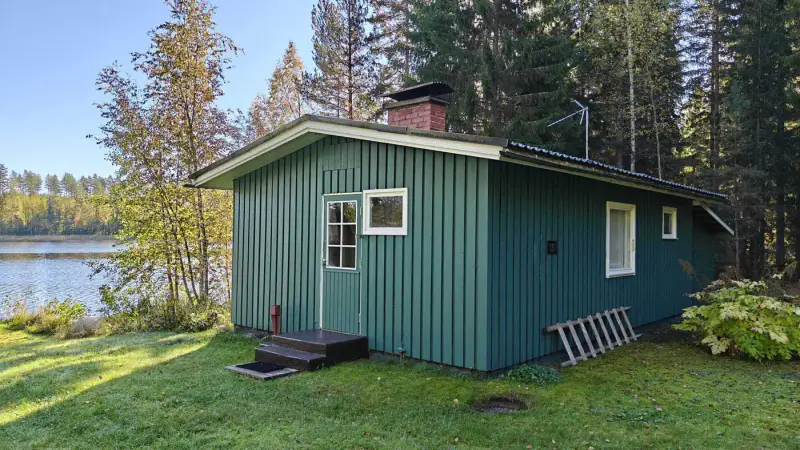 Mökki ~45 m² (1973) + sauna en rondins 1998, 6 800 m² et 125 m de rive sur le Lylys — Joutsjärvi / Mäntyharju — 8