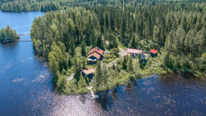 Maison en rondins ~73 m² (2000, agrandie 2011) + rantasauna et garage, 2,72 ha et rive privée Etelä-Tervajärvi — Toivola / Mäntyharju — 1