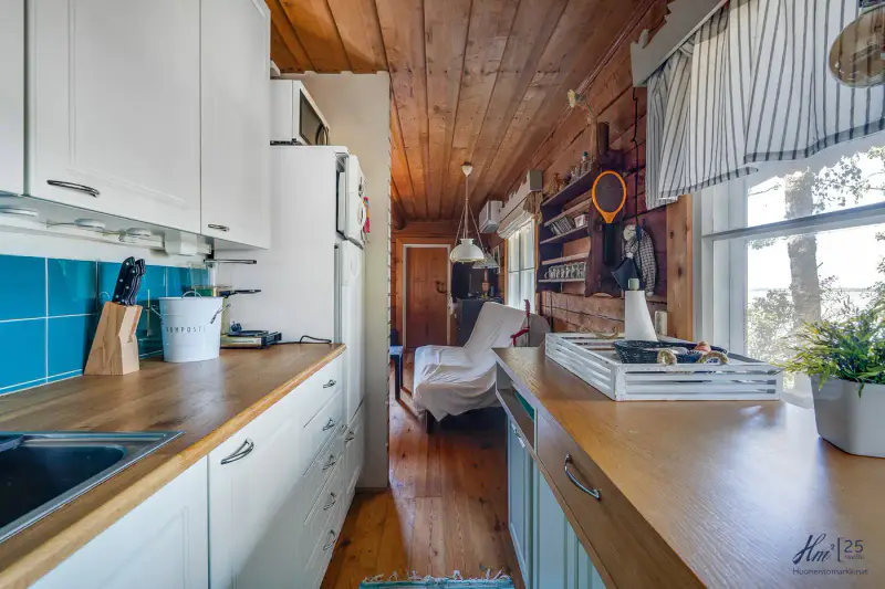 Hirsimökki ~60 m² + vieux mökki, crique Louhisaarenaukko, 2 800 m² — Askainen — 3