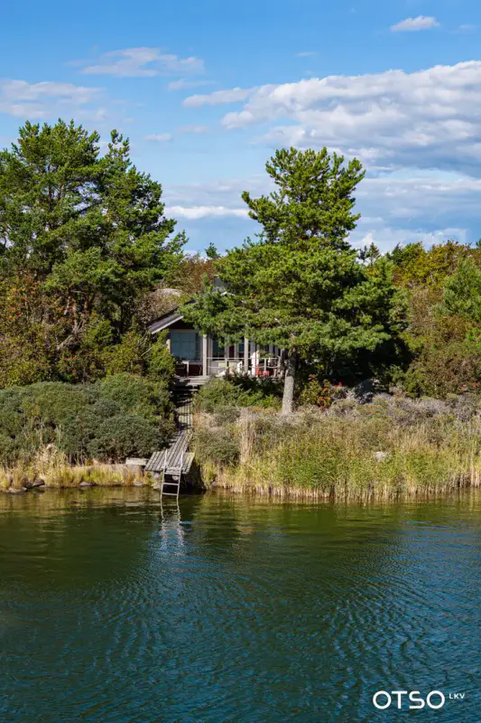 Mökki ~75 m² (1990) + rantasauna, île Pihlava-Linskeri ~1,5 ha et rive mer privée — Oura / Merikarvia — 17