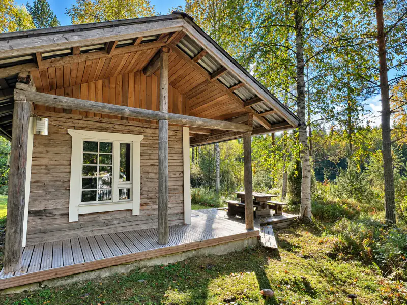 Mökki rondins ~24 m² (1988) + aitta, 8 700 m² autour du lampi Likolampi — Suomenniemi / Mikkeli — 8