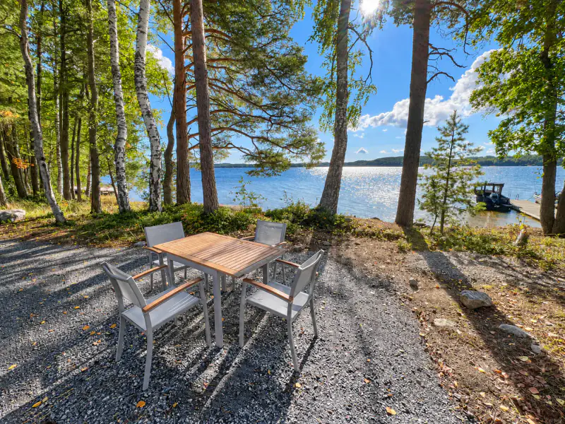 Mökki ~20–25 m² (1964) + rantasauna 2025, 9 150 m², plage Saimaa / Louhivesi — Mikkeli — 13
