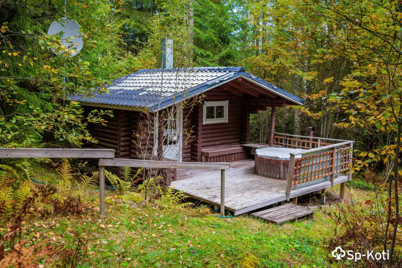 Hirsimökki ~54 m² (1983) + saunamökki, 3 260 m², Haukilampi — Otava / Mikkeli — 18
