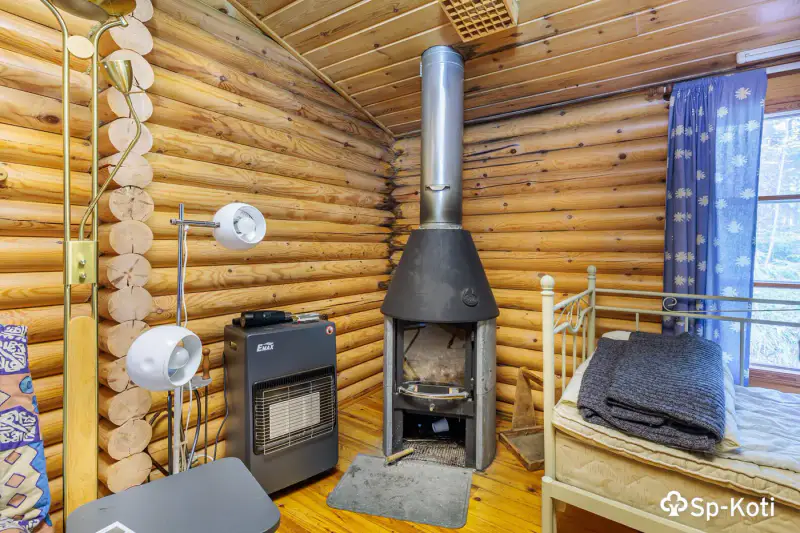 Hirsimökki ~54 m² (1983) + saunamökki, 3 260 m², Haukilampi — Otava / Mikkeli — 12