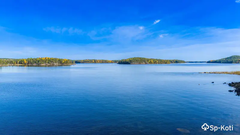 Pyöröhirsimökki 120 m² (1965) + rantasauna et vierasmaja, 1 ha et ~150 m de rive privée Saimaa Yövesi — Liikasenniemi / Mikkeli — 16