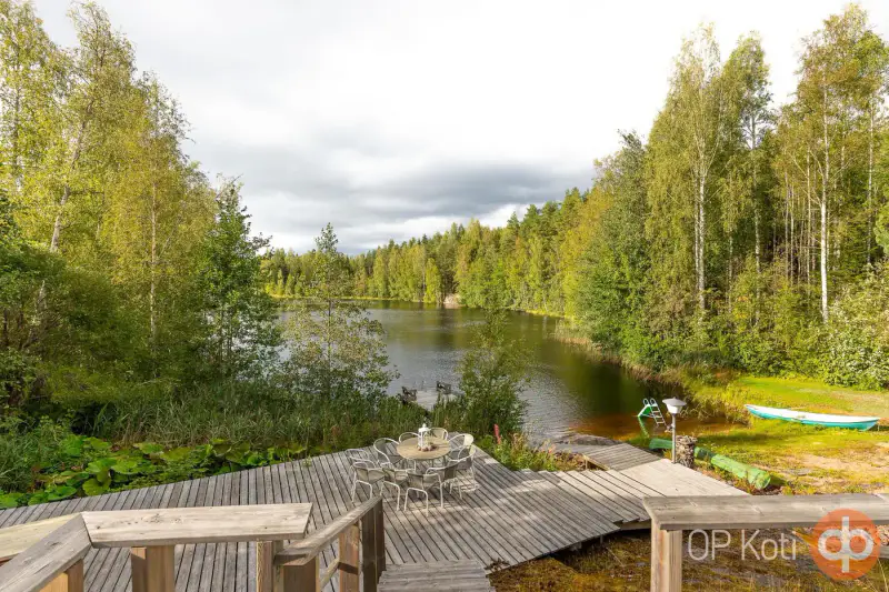 Maison 1989 ~103 m² + gîte, savusauna et 12 chambres en aittas, 5,59 ha et rive Lahnalampi — Suomenniemi / Mikkeli — 14