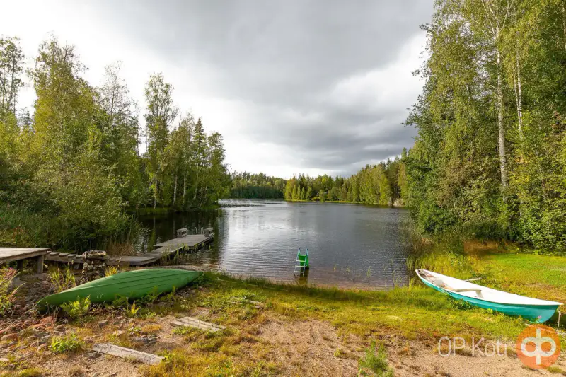Maison 1989 ~103 m² + gîte, savusauna et 12 chambres en aittas, 5,59 ha et rive Lahnalampi — Suomenniemi / Mikkeli — 11