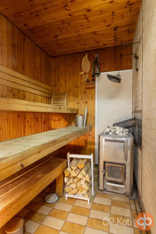 Maison 1989 ~103 m² + gîte, savusauna et 12 chambres en aittas, 5,59 ha et rive Lahnalampi — Suomenniemi / Mikkeli — 9