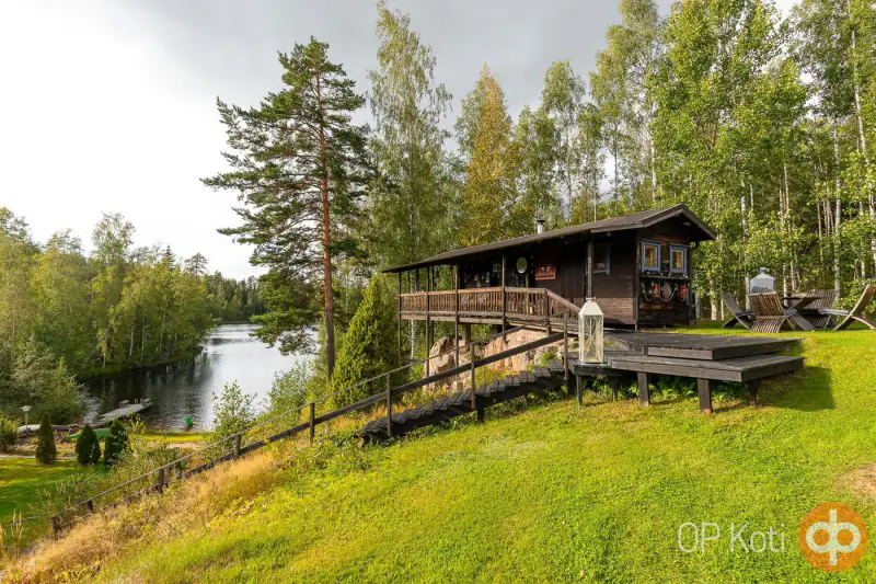 Maison 1989 ~103 m² + gîte, savusauna et 12 chambres en aittas, 5,59 ha et rive Lahnalampi — Suomenniemi / Mikkeli — 4