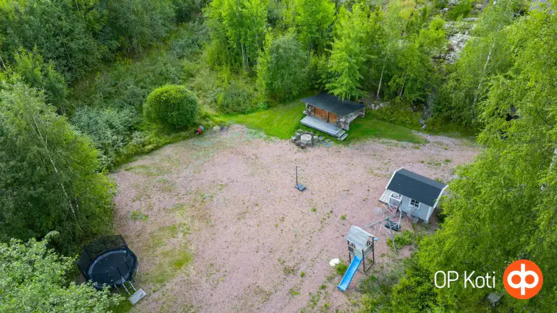 Maison 1989 ~103 m² + gîte, savusauna et 12 chambres en aittas, 5,59 ha et rive Lahnalampi — Suomenniemi / Mikkeli — 18