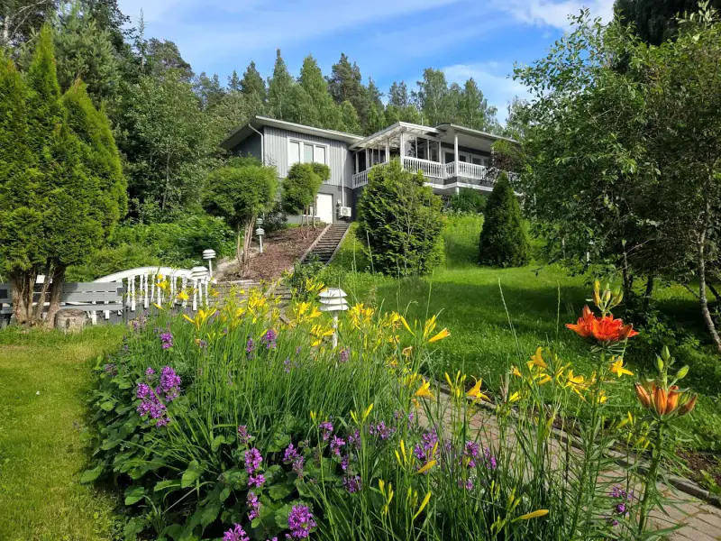 Maison ~205 m² (1993) + rantasauna ~30 m², 4 520 m² rive Saimaa (Kuivalahti) — Annilanselkä / Mikkeli — 1