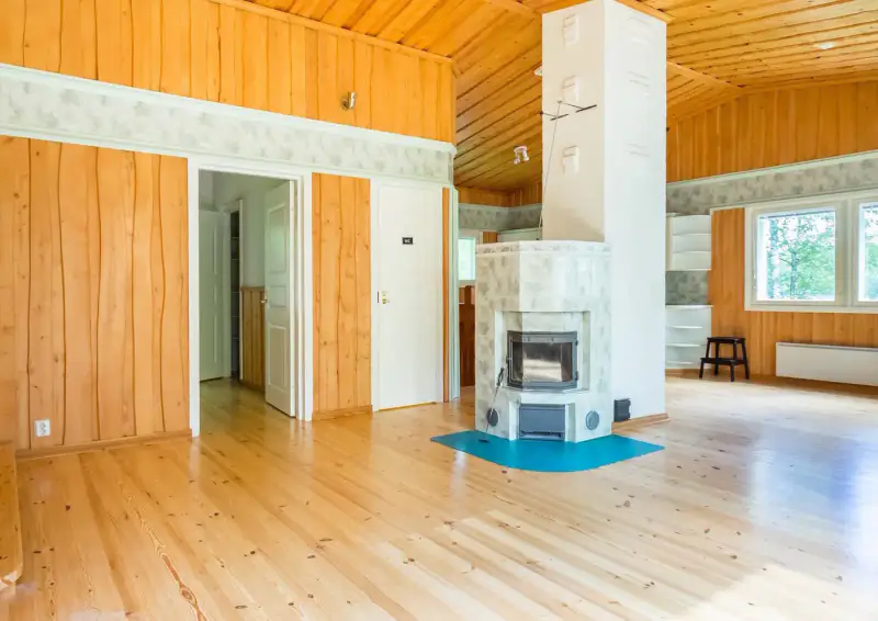 Maison 150 m² (1999) + rantasauna + hall 2 voitures, rive lac, 3 300 m² — Korpikoski / Mikkeli — 2