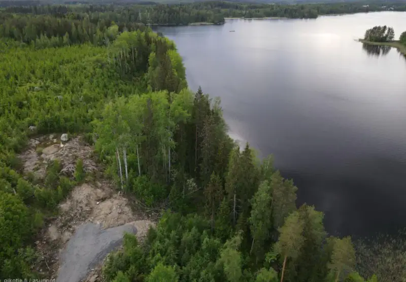 Terrain constructible Saimaa 4 550 m², droits ~232 m², élec prête — Helppanala / Mikkeli — 2