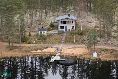 Maison en rondins 118 m² habitable à l’année, 4,7 ha avec étang privé — Rokua, Muhos — 1