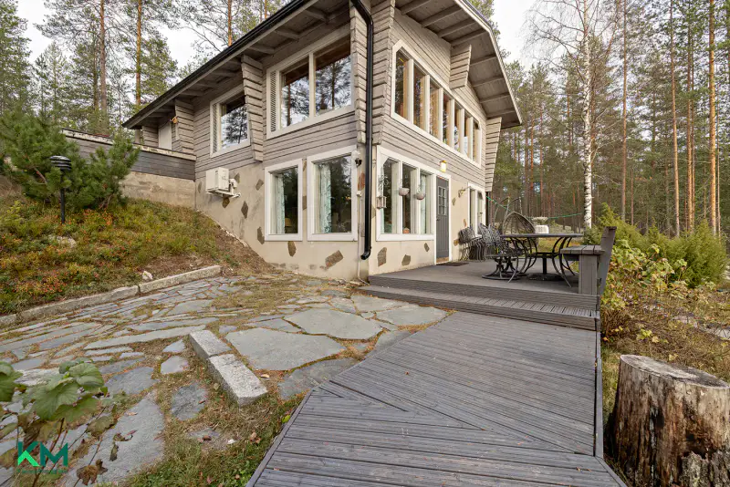 Maison en rondins 118 m² habitable à l’année, 4,7 ha avec étang privé — Rokua, Muhos — 6