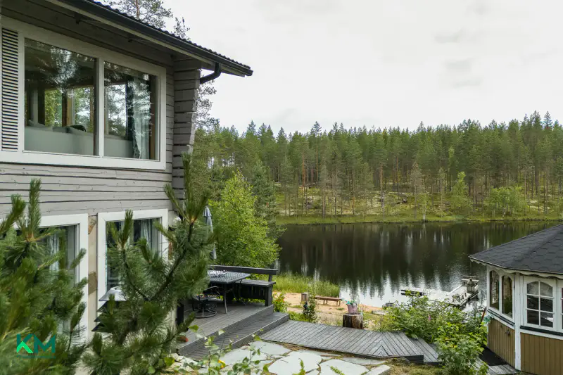 Maison en rondins 118 m² habitable à l’année, 4,7 ha avec étang privé — Rokua, Muhos — 2