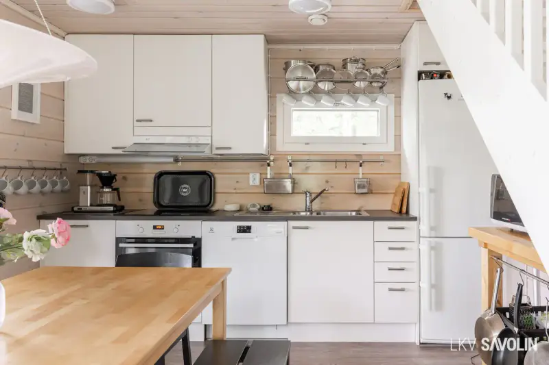 Loma-asunto meublé 2013, 75 m², rive Muuratjärvi + rantasauna, 4 140 m² — Muurame — 2
