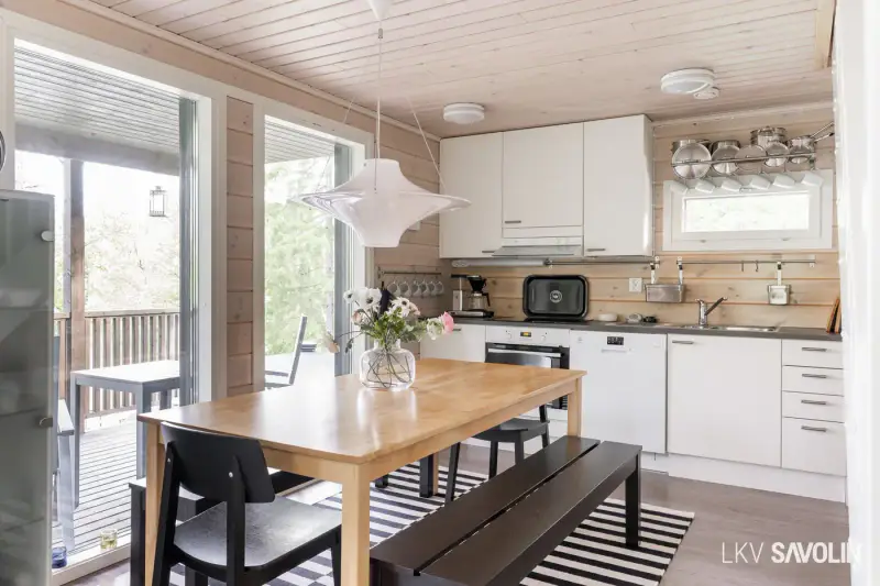 Loma-asunto meublé 2013, 75 m², rive Muuratjärvi + rantasauna, 4 140 m² — Muurame — 8