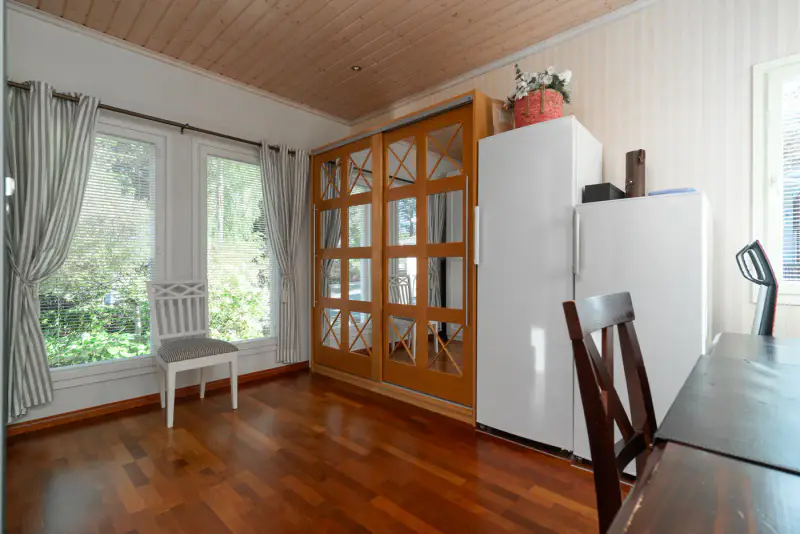 Maison ~193 m² (2003) géothermie + rantasauna, 3 054 m², ~40 m rive Riihijärvi — Saarenkylä / Muurame — 15
