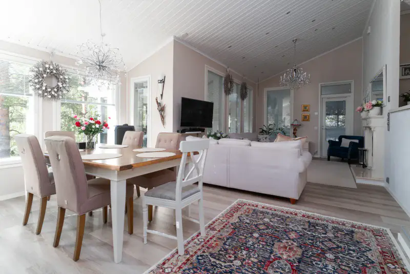 Maison ~193 m² (2003) géothermie + rantasauna, 3 054 m², ~40 m rive Riihijärvi — Saarenkylä / Muurame — 2