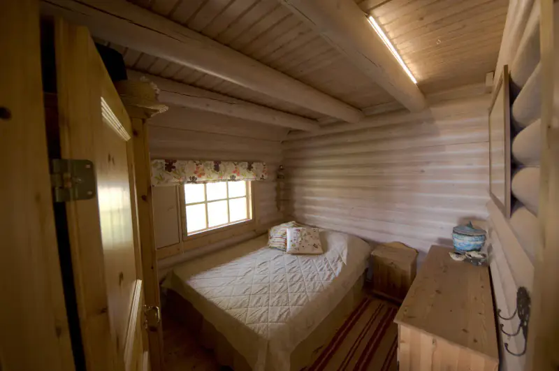 Mökki madriers ronds ~72 m² (1996) + sauna, 3 500 m² (~60 m rive mer) — Vähä-Kaita / Rymättylä — 12