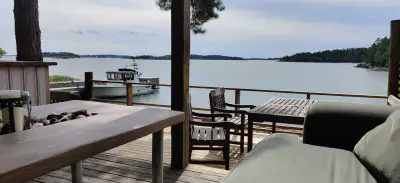 Mökki madriers ronds ~72 m² (1996) + sauna, 3 500 m² (~60 m rive mer) — Vähä-Kaita / Rymättylä — 1